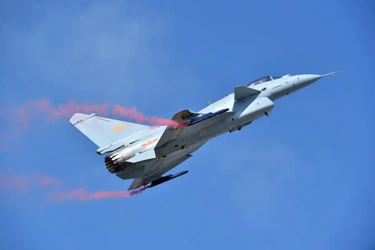 歼-10b惊艳亮相航展