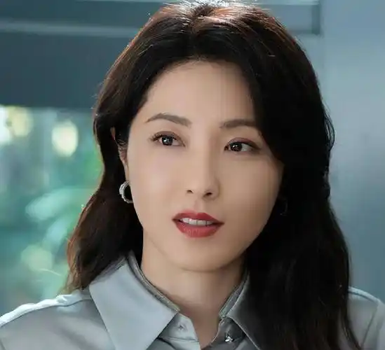 演员曾黎:被称为两百年一遇的美人,为何47岁仍未婚?_中戏_机会_班里