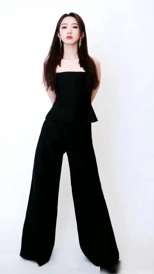 孟美岐的穿搭很有诱惑力,你以为她是青春范,其实优雅又高级|长裙|高跟