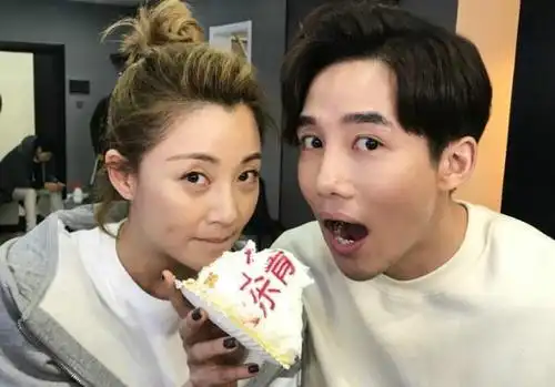 感情不顺离过婚40岁殷桃近日晒照好身材依旧活力四射宛如少女