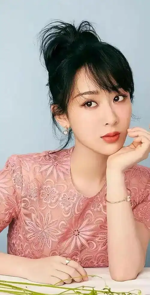 杨紫迷人照片以后褪去了少女感会越来越有味道