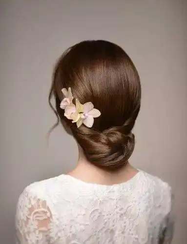 百变低盘发新娘造型,优雅温婉美翻天!