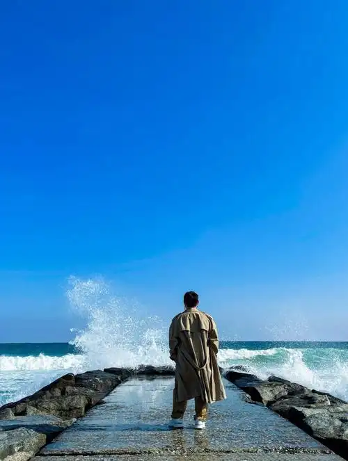 比起釜山的海 东边的海更美 更浩瀚 颜色更美束草 - 因为《蓝色生死恋