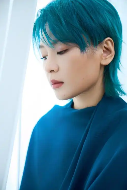 明日12:00锁定芒果tv与老板@周笔畅