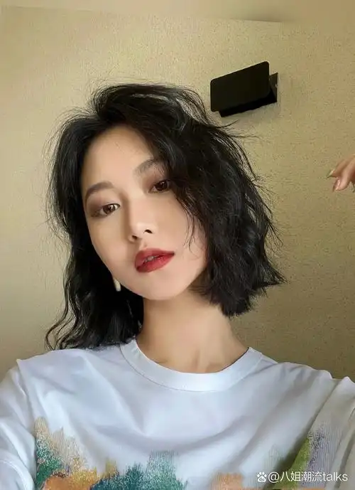 日系纹理烫短发,淑女俏皮烫发充满女人味 73日系短发烫发大多都有