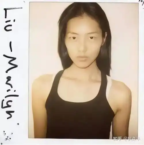 在和刘雯传出疑似恋情之前,井柏然的绯闻女友个个都是高颜值.