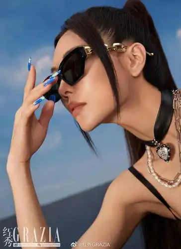 王霏霏杂志写真,高贵冷艳,时尚靓丽