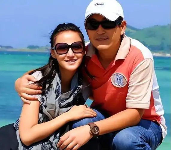 王志飞张定涵3天闪婚幸福至今捐出礼金68万自己却租房住