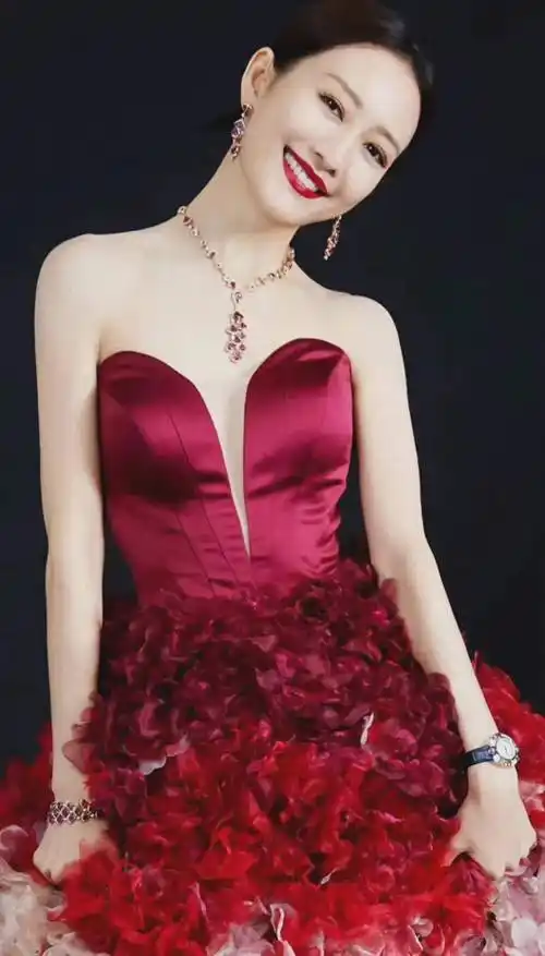王鸥领衔出演,美得让人窒息,粉丝疯狂围观!_眼神_图片_礼服