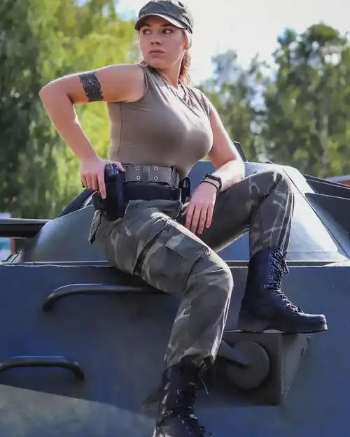 普京曾经的女保镖身材照曝光!网友:总统的眼光真毒辣!