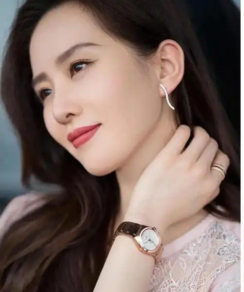 导语:女人要想养出好皮肤,牢记这几个护肤技巧,变白变美不止一点点