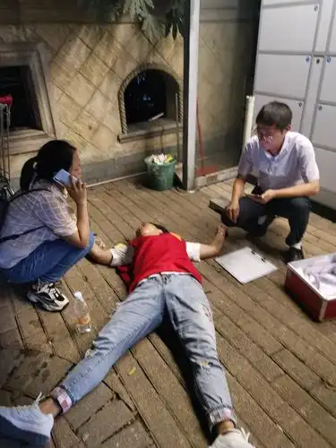 莱茵河畔小区第四届业委会选举投票第一天发生暴力事件