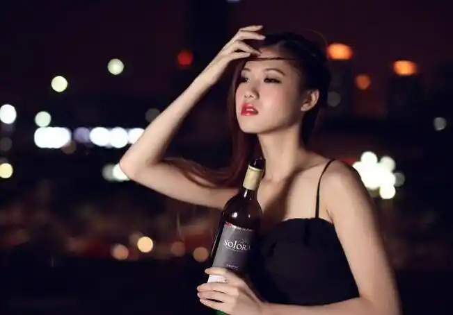 爱喝酒的女人都是什么样的人?