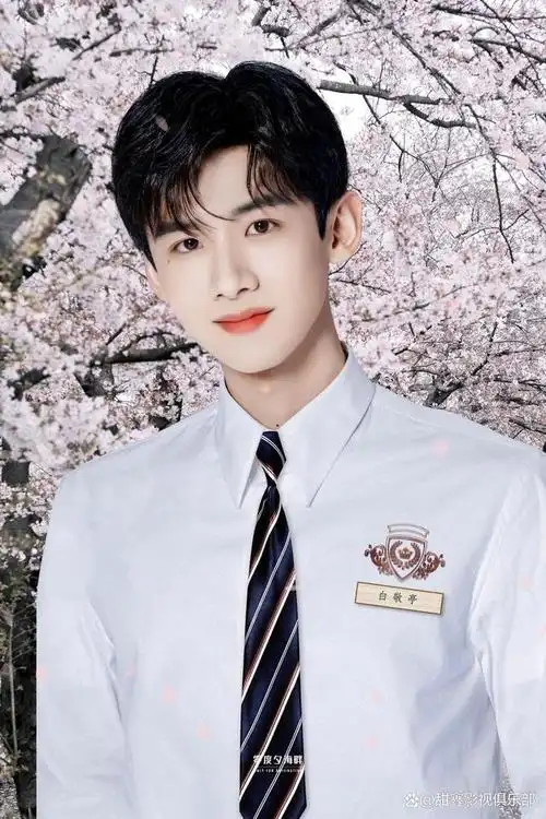 白敬亭不仅长得帅,而且演技又好,特别是很会接话,两三句一个梗,不讲