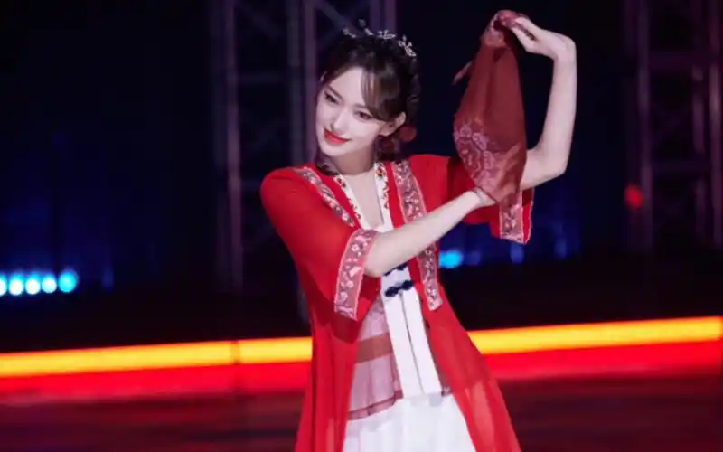 程潇古装红衣好美腻啊!妩媚多姿!_哔哩哔哩_bilibili