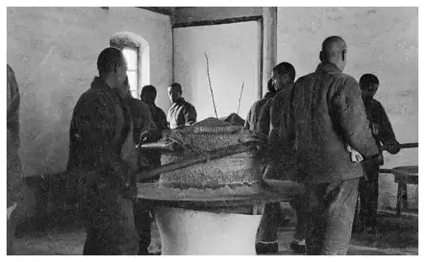 曾假扮军医逃跑,死后却得以入葬八宝山|功德林|战犯|劳改_新浪新闻