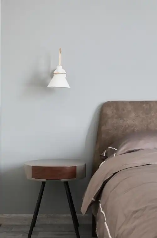 现代简约风三居装修床头特写