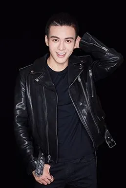 曾舜晞出席盛典 一身黑衣神秘深邃又迷人