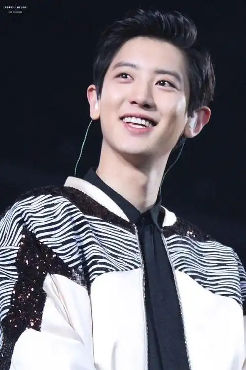 这是一个越往下拉笑容越大的93朴灿烈93笑容楼