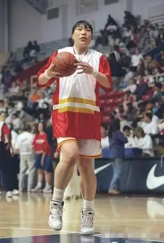 世界最高的女人世界第一女巨人姚德芬