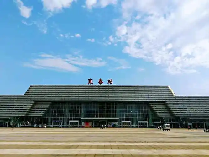 很大很新的宜春站,就是吃饭的地方太小,坐公交车很方便指示也清楚