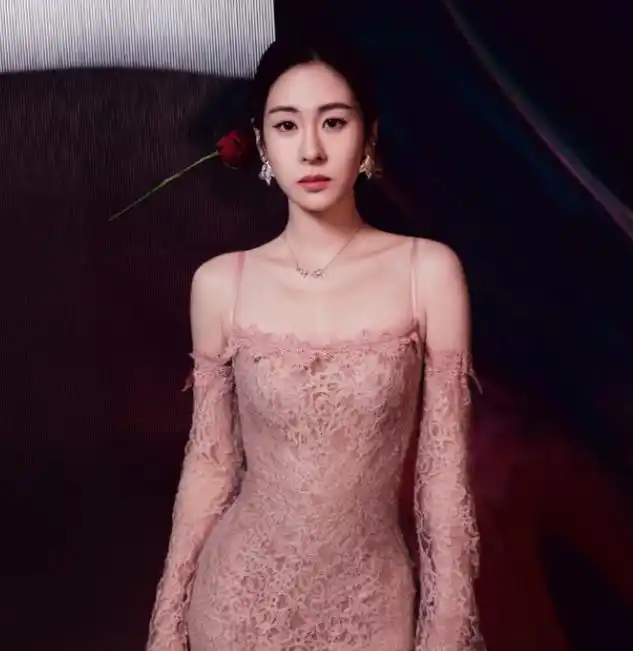 同是歌坛"异类",吴莫愁吉克隽逸差距为何这么大?还是张碧晨聪明