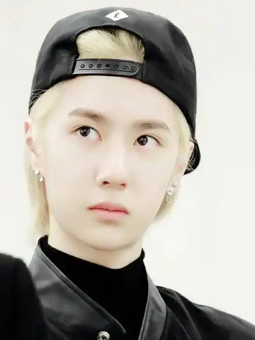 王一博以前居然长这样!内有大量王一博早期照片!_几张_街舞_鼻子