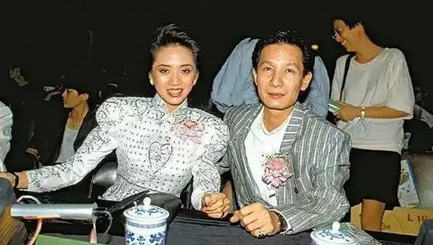刘培基与梅艳芳相识于1983年,那时,正逢梅艳芳获"第一届新秀歌唱大赛