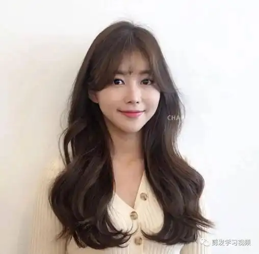 "网红气垫烫"发型,简单好看不显老