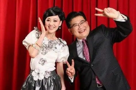 曹可凡王冠关系结婚是夫妻系谣言 曹可凡人品如何老婆殷文献近照