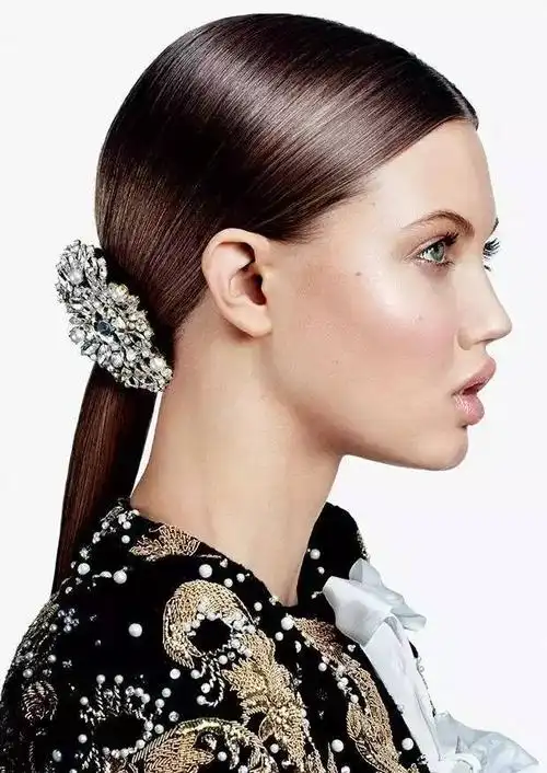 最流行的9款派对发型,年底必备!