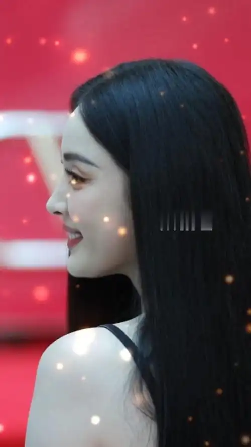 古力娜扎侧颜杀好绝啊这笑容心动了吗没想到女神的后背也有赘肉