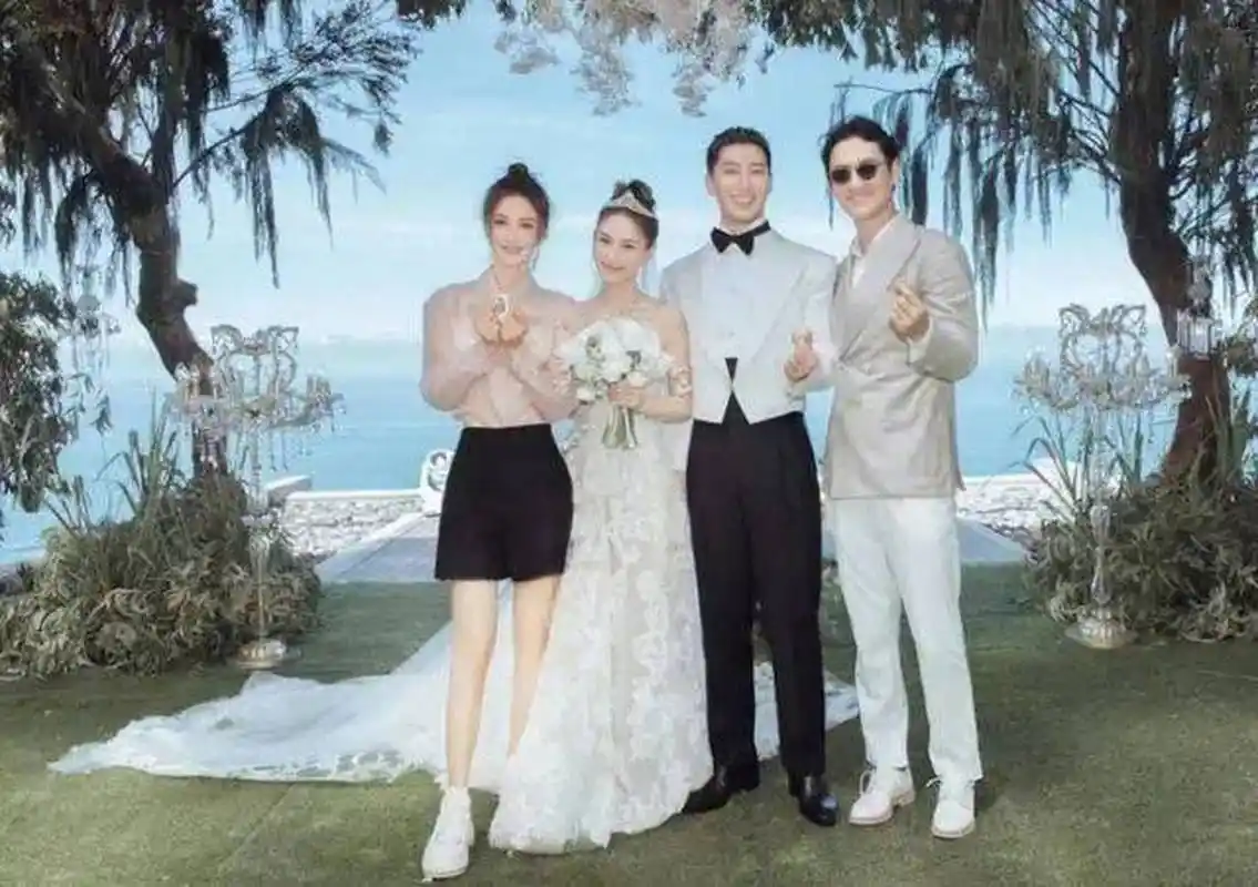 袁弘夫妻晒婚礼合影!张歆艺细腰长腿修太狠,没打光却暴露生硬脸