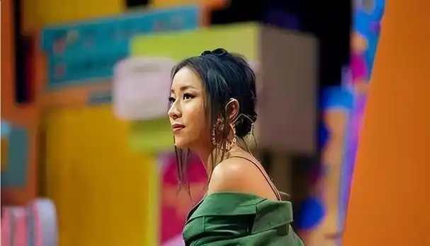 装穷炫富,插足他人感情,是娱乐圈让淳朴的吉克隽逸变矫情了吗?