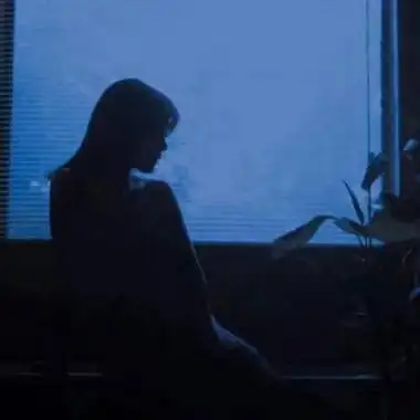 忧郁伤感的蓝色系高清女头像