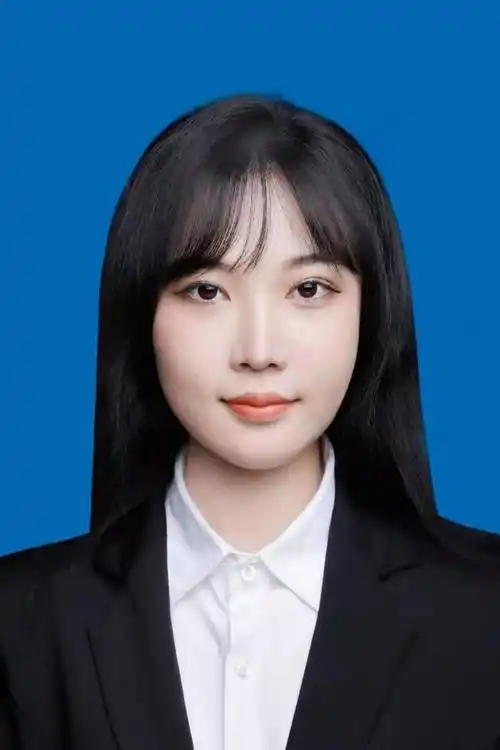 机会难得,不容错过,现场专业摄影师团队为同学们提供正装搭配,现场