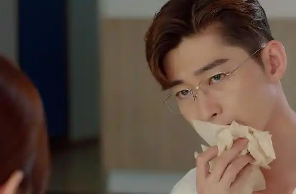 张翰油腻名场面吐舌头最新(全程耍帅表情油腻)