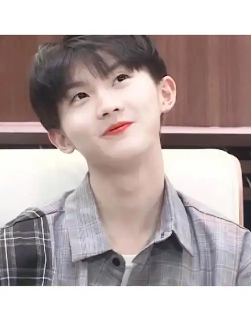 马嘉祺的笑好治愈啊!