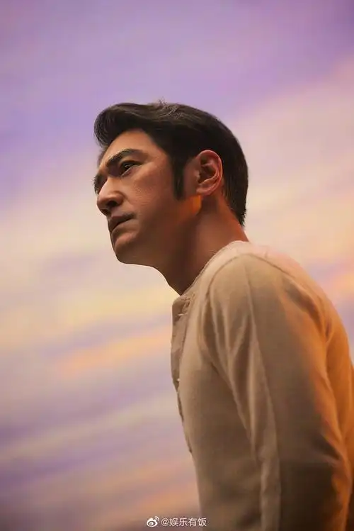 金城武在台北拍摄的近照大片曝光……_高清图集_新浪网