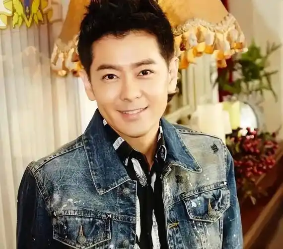 林志颖的"恩人"收到感谢礼物:21箱饮料和24杯手摇饮料_工人_什么_车祸