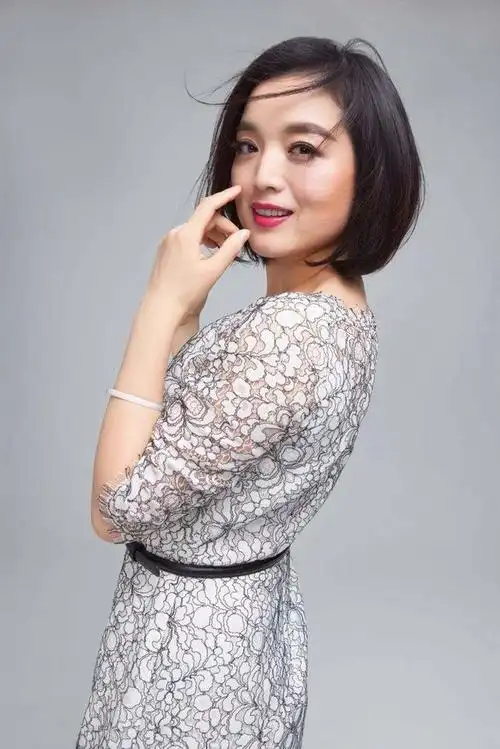 女歌手白雪个人资料 网红白雪个人资料照片 - 歌词译