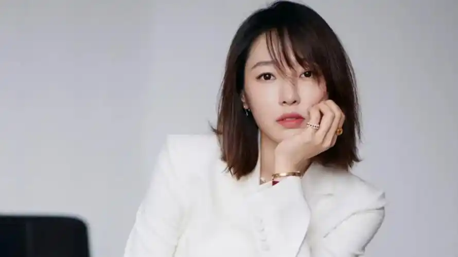 "京圈太子妃"白百何:因一阳指毁星途,逆袭资本投1万翻