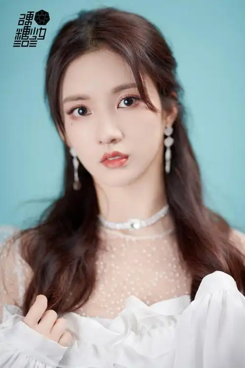 简介:硬糖少女钻石眼妆迷人性感写真,分享一组硬糖少女303图片给大家