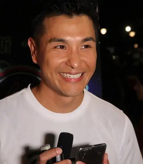 陈展鹏承认奉子成婚想要三年抱俩