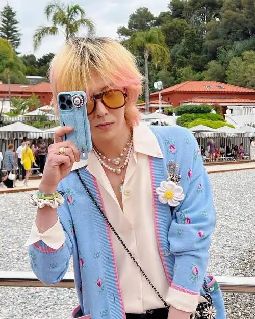 权志龙摩纳哥香奈儿活动现场图