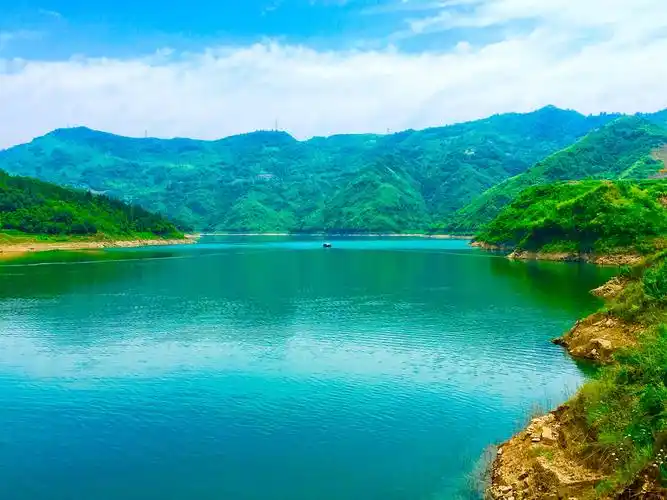 2020年7月十堰人医医护人员赴竹山,竹溪康养 写美篇该风景区是以桃花