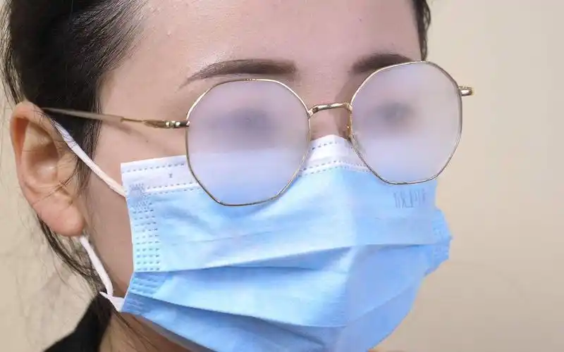 科普:戴口罩开车起雾怎么办?3种方法可以轻松解决_眼镜