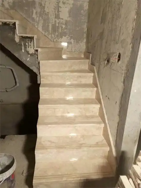 大理石楼梯踏步侧面怎么包边