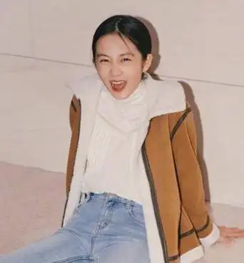 黄磊女儿黄多多穿衣又引起热评,这一次却是因为穿衣保守引起的