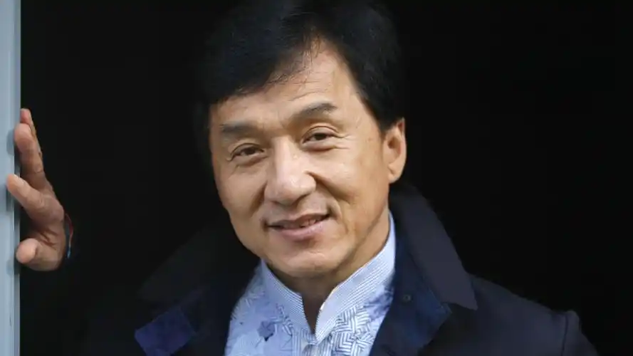 jackie chan,actor,looking at viewer,壁纸,高清壁纸人物,名人,成龙